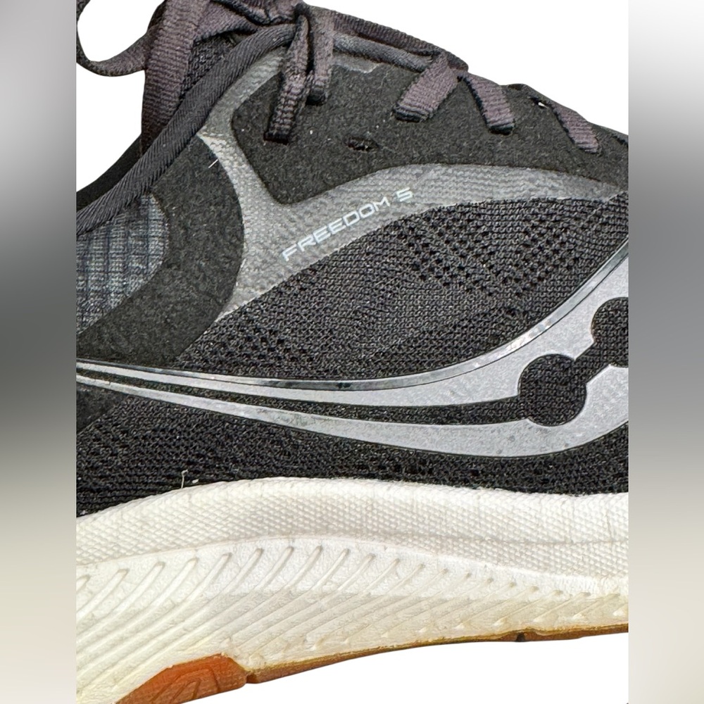 Saucony Women's Lightweight Black Freedom 5 Athletic Sneakers, Size 11 - Picture 4 of 11